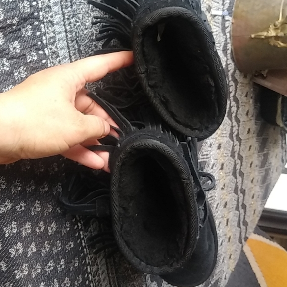 GIFTED Koolaburra by Ugg Black Cable Fringe Boots Uggs - Picture 5 of 15